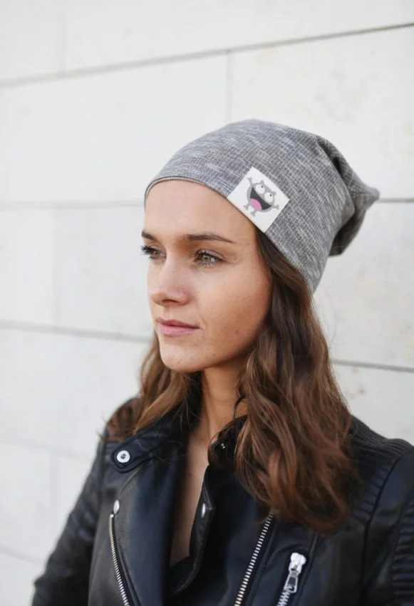 BEANIE tipo dvipusė kepurė rudeniui su nuotaikomis Kreminė/Pilka
